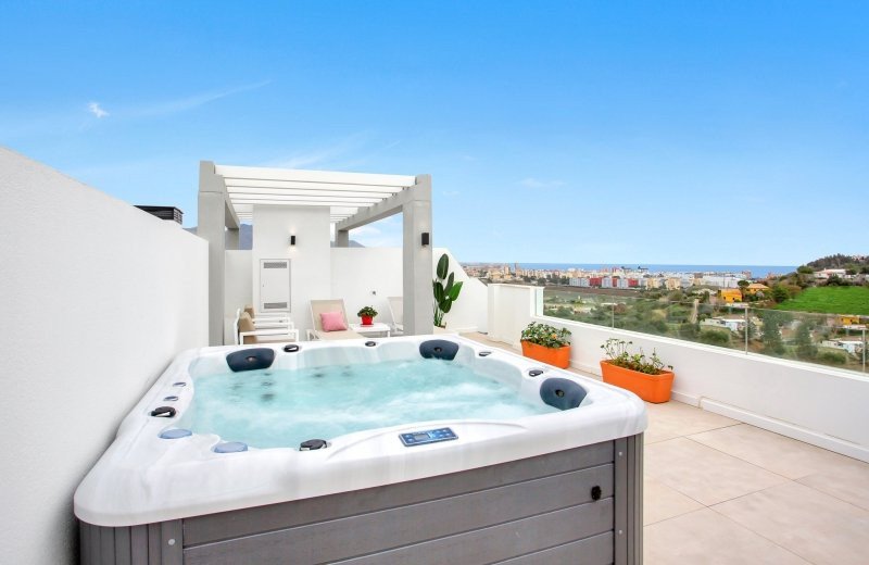 Jacuzzi and roof terrace