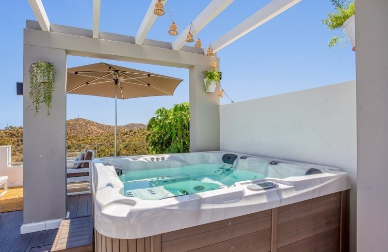Jacuzzi at luxury long rental spain apartment